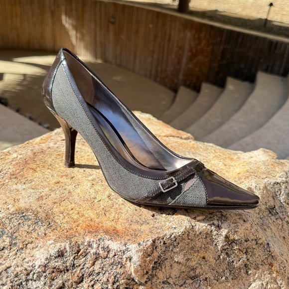 Adorable Brown Heels - Picture 2 of 6